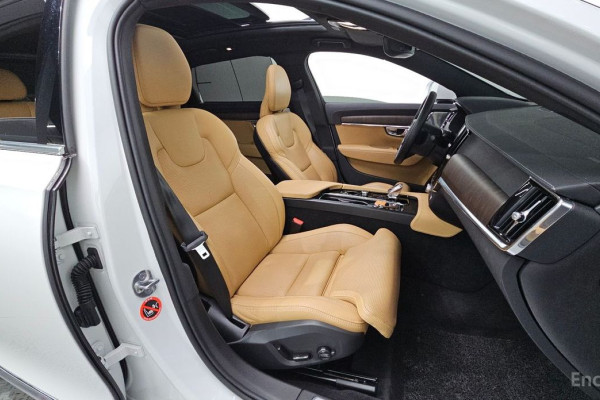 2022 Volvo S90 с пробегом 31 808 км