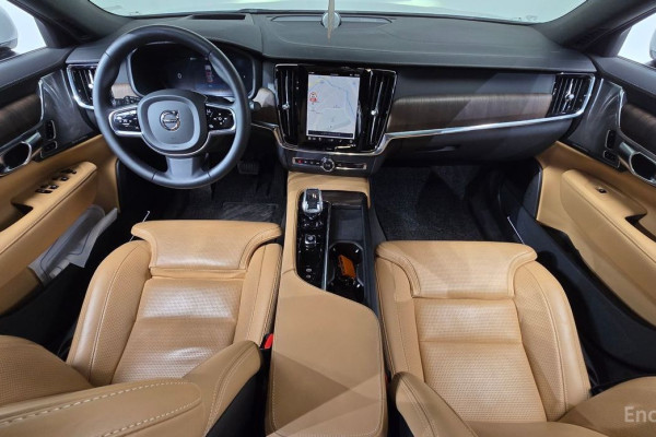 2022 Volvo S90 с пробегом 62 960 км