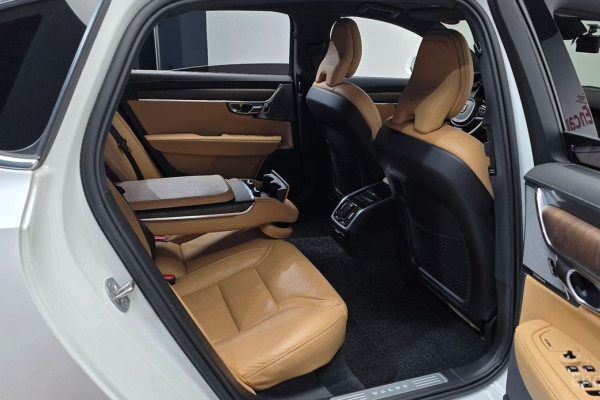 2022 Volvo S90 с пробегом 62 960 км