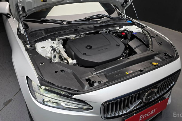 2022 Volvo S90 с пробегом 28 467 км
