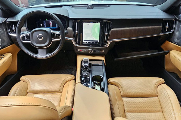 2022 Volvo S90 с пробегом 28 467 км