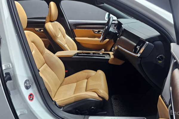 2022 Volvo S90 с пробегом 28 467 км