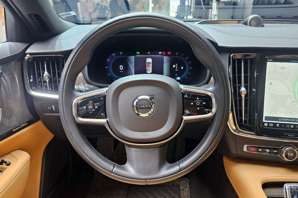 2022 Volvo S90 с пробегом 28 467 км