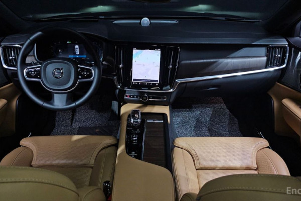 2023 Volvo S90 с пробегом 32 370 км