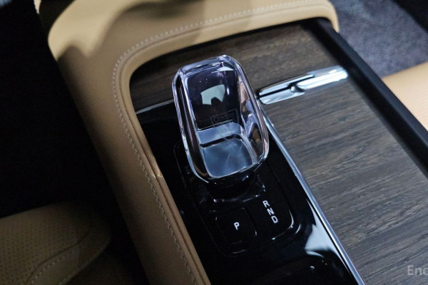 2023 Volvo S90 с пробегом 32 370 км