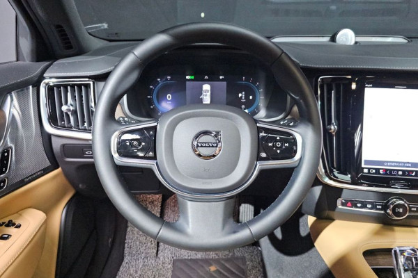 2023 Volvo S90 с пробегом 32 370 км