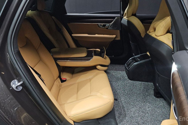 2023 Volvo S90 с пробегом 32 370 км