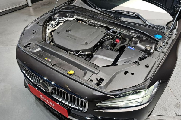 2023 Volvo S90 с пробегом 86 040 км