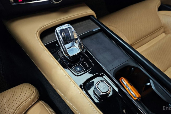 2023 Volvo S90 с пробегом 86 040 км