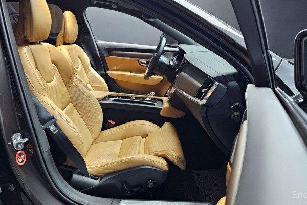2023 Volvo S90 с пробегом 86 040 км