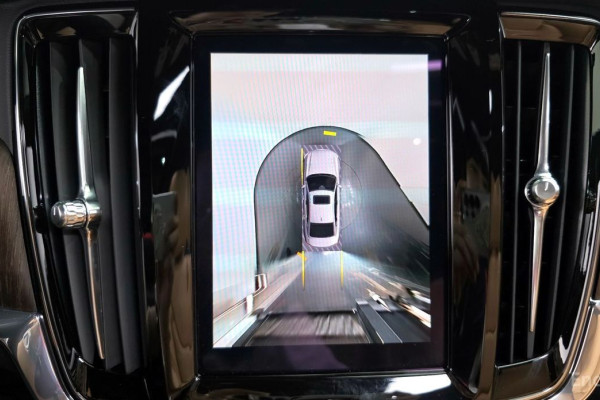 2022 Volvo S90 с пробегом 9 088 км