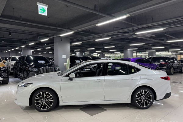 2026 Toyota Camry с пробегом 5 км