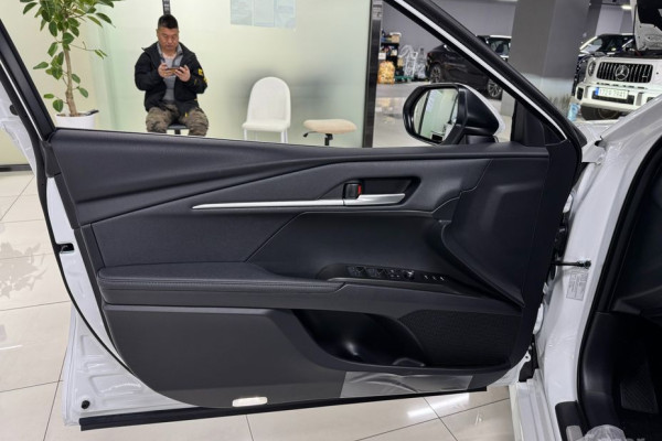 2026 Toyota Camry с пробегом 5 км