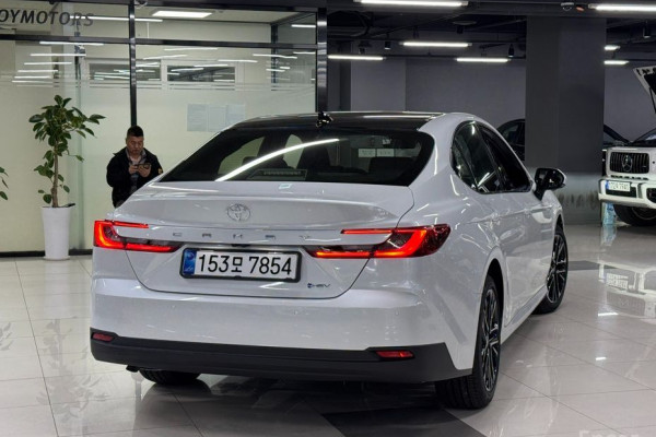 2026 Toyota Camry с пробегом 5 км