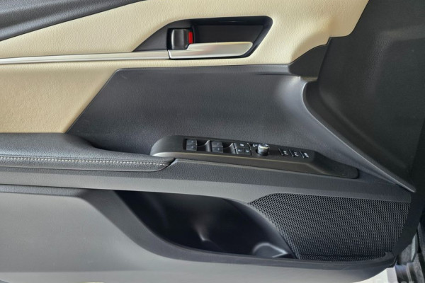 2024 Toyota Camry с пробегом 4 335 км