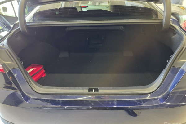 2024 Toyota Camry с пробегом 4 335 км