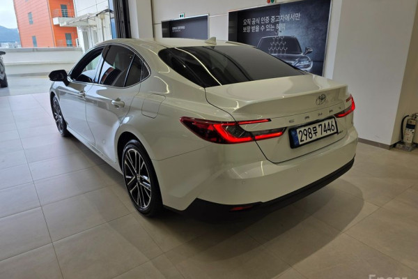 2025 Toyota Camry с пробегом 8 563 км