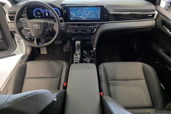 2025 Toyota Camry с пробегом 8 563 км