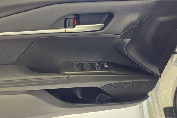 2025 Toyota Camry с пробегом 8 563 км