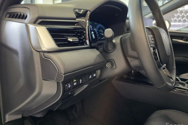 2025 Toyota Camry с пробегом 8 563 км