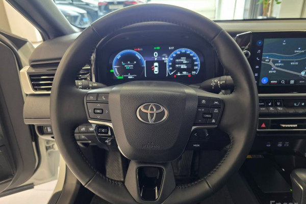 2025 Toyota Camry с пробегом 8 563 км