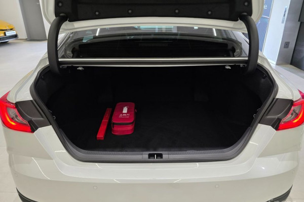 2025 Toyota Camry с пробегом 8 563 км