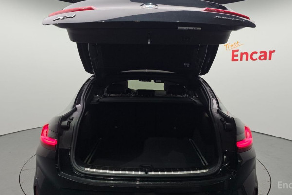 2025 BMW X4 с пробегом 7 016 км