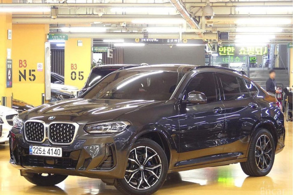2024 BMW X4 с пробегом 27 000 км