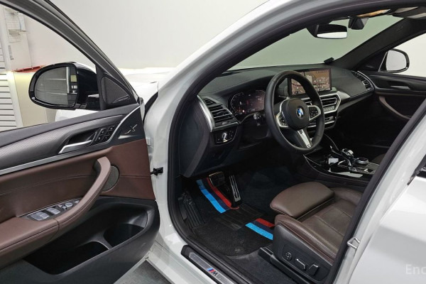 2025 BMW X4 с пробегом 17 727 км