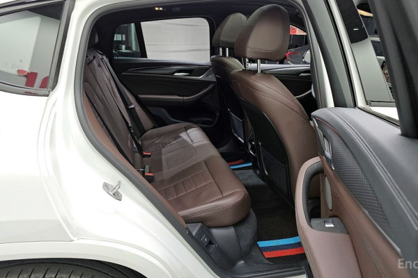 2025 BMW X4 с пробегом 17 727 км