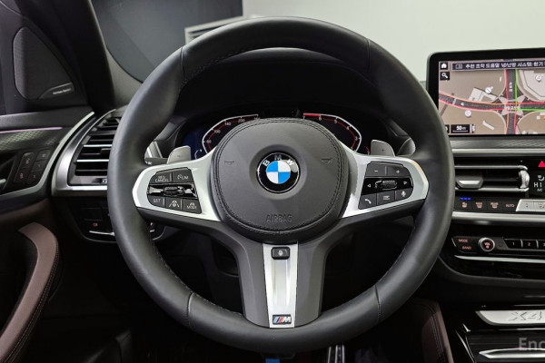 2025 BMW X4 с пробегом 17 727 км