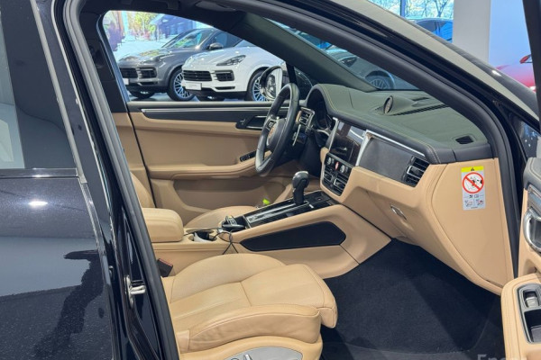 2022 Porsche Macan с пробегом 34 900 км