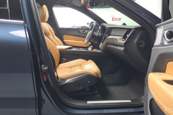 2021 Volvo XC60 с пробегом 22 842 км