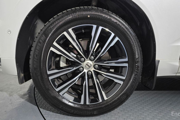 2022 Volvo XC60 с пробегом 50 983 км