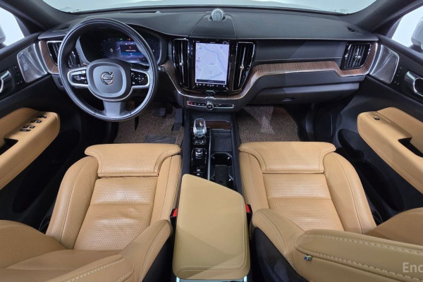 2022 Volvo XC60 с пробегом 50 983 км