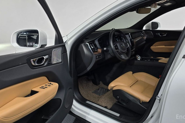 2022 Volvo XC60 с пробегом 50 983 км