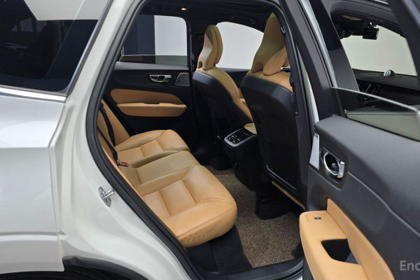 2022 Volvo XC60 с пробегом 50 983 км