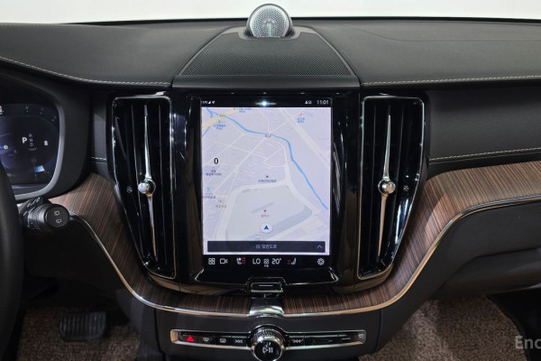 2022 Volvo XC60 с пробегом 50 983 км