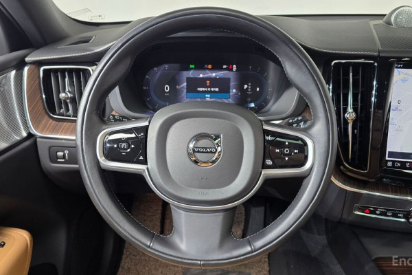 2022 Volvo XC60 с пробегом 50 983 км