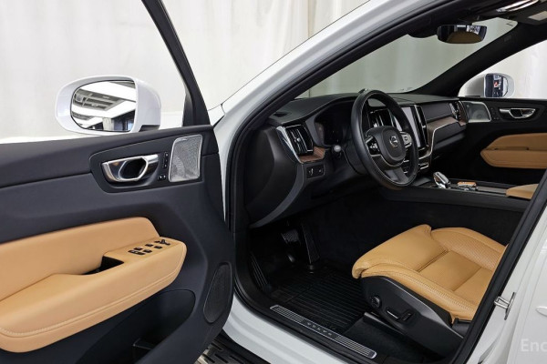 2022 Volvo XC60 с пробегом 28 907 км