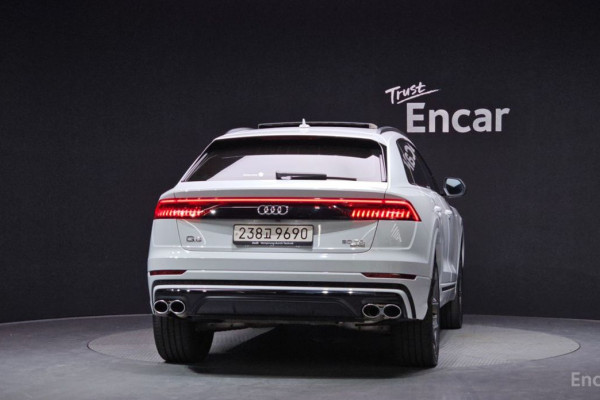 2023 Audi Q8 с пробегом 42 471 км