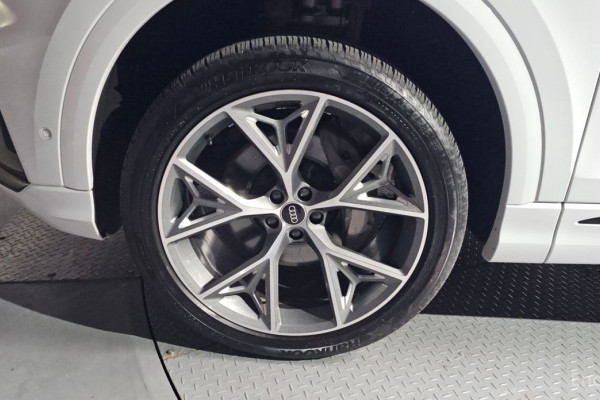 2023 Audi Q8 с пробегом 42 471 км