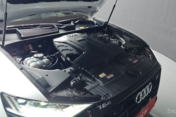 2023 Audi Q8 с пробегом 42 471 км