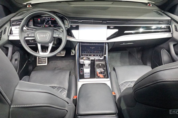 2023 Audi Q8 с пробегом 42 471 км