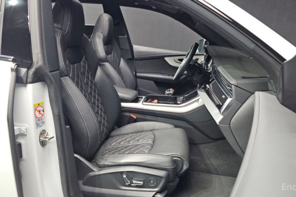 2023 Audi Q8 с пробегом 42 471 км