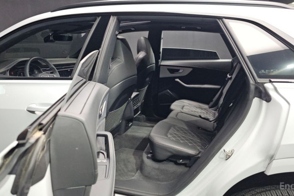 2023 Audi Q8 с пробегом 42 471 км