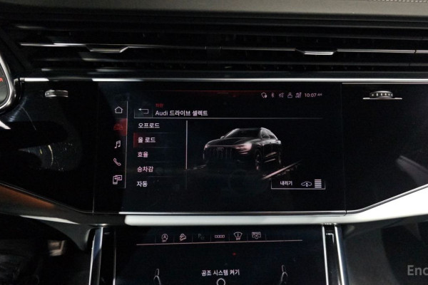 2023 Audi Q8 с пробегом 42 471 км