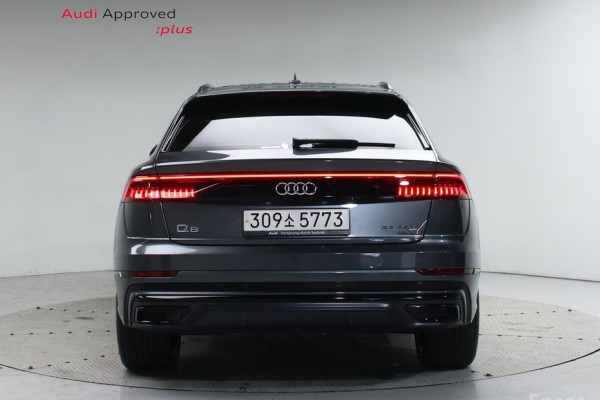 2023 Audi Q8 с пробегом 13 953 км