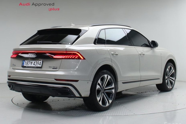 2023 Audi Q8 с пробегом 17 540 км