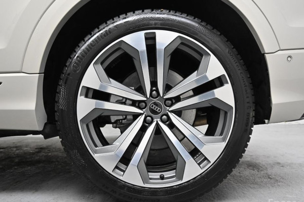 2023 Audi Q8 с пробегом 17 540 км